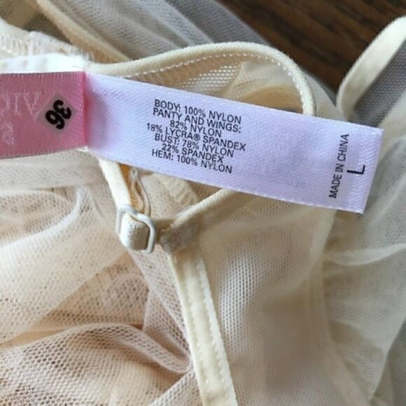 VICTORIA’S Secret: Very Sexy Cream Lace Chemise - Picture 6 of 8